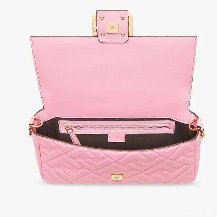 Vintage HOT Leather Bag Medium Motif Pink Fendi FF Nappa Baguette In 0617